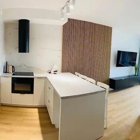 S&s Chlebova 306 Z Widokiem Na Rzekę, Stare *